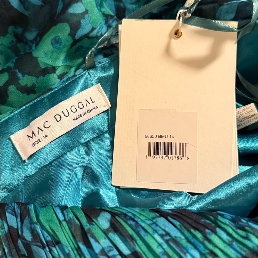 MAC DUGGAL
Green One Shoulder Ruffle Tiered Cut-Out Chiffon Gown - Picture 14 of 16